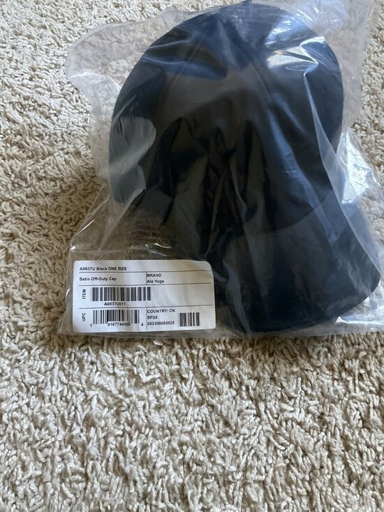 Alo Yoga Satin Off-Duty Cap. One size. Black. main image 2